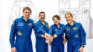 Quatro astronautas entram em quarentena à medida que o lançamento da Crew Quatro astronautas entram em quarentena à medida que o lançamento da Crew
