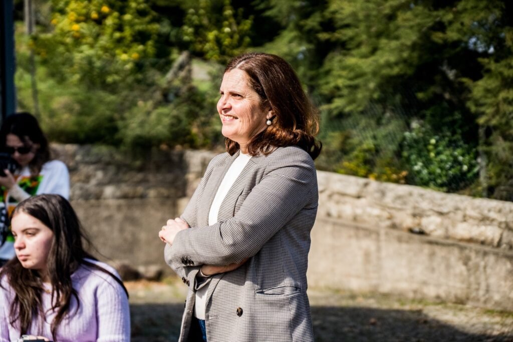 &ldquo;Este patrim&oacute;nio &eacute; vosso&rdquo;: a mensagem da vereadora aos jovens no Castelo de Arnoia.