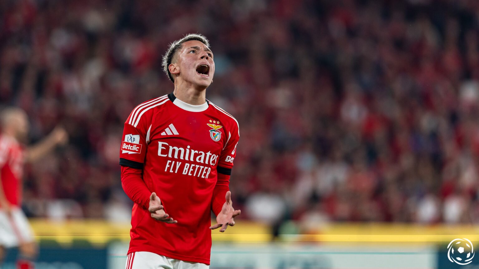 Gianluca Prestianni retorna ao Benfica após 2 jogos de suspensão e é titular contra o Gil Vicente