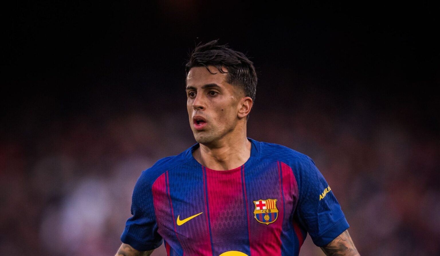 Deco elogia João Cancelo após goleada sobre o Sevilha: «Ele sempre mostrou ser louco pelo Barcelona»